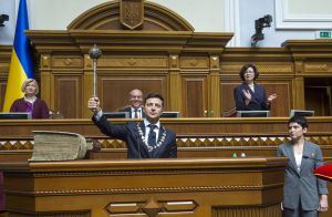 Попри «тектонічні» збурення, парламент працює